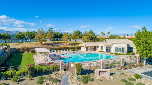 view of swimming pool