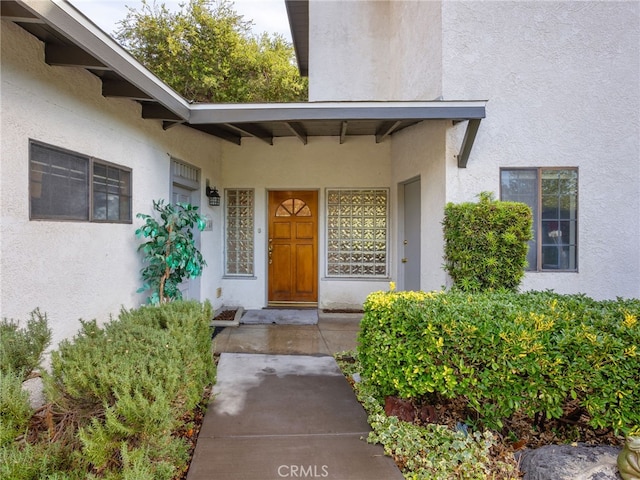 doorway to property with covered porch