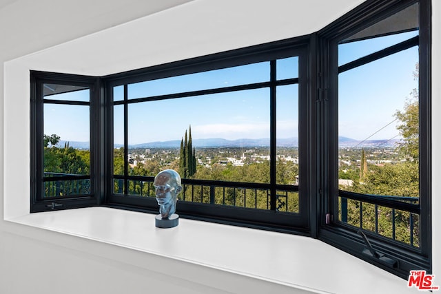 room details featuring a mountain view