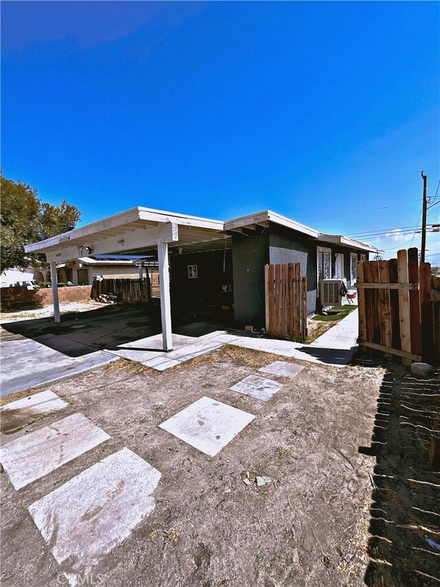 view of yard featuring a carport