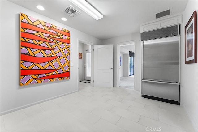 spare room featuring visible vents, recessed lighting, and baseboards