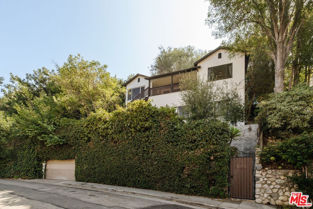 view of front of property with a balcony