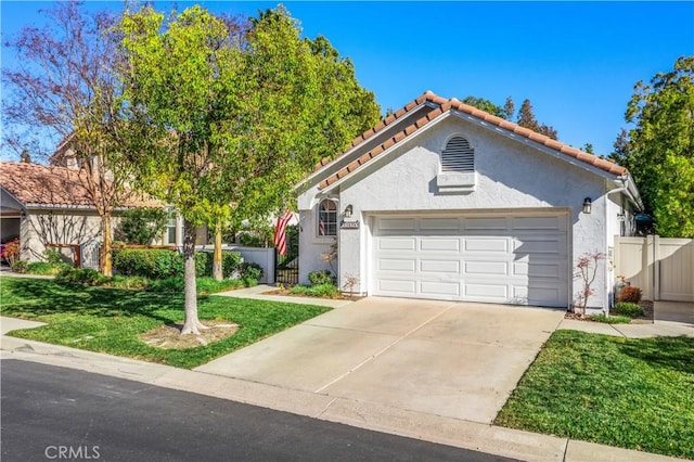 view of front of house featuring a front lawn and a garage