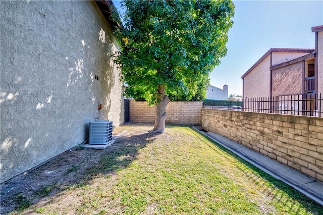 view of yard featuring central AC unit