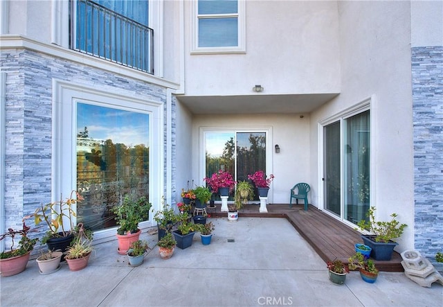 entrance to property featuring a patio