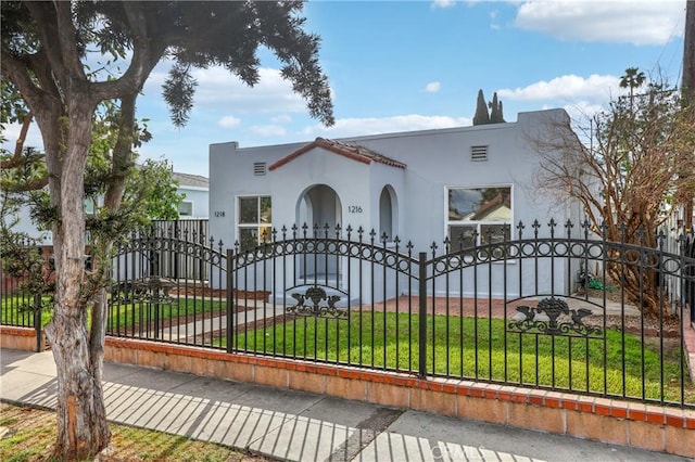 view of front of house with a front lawn