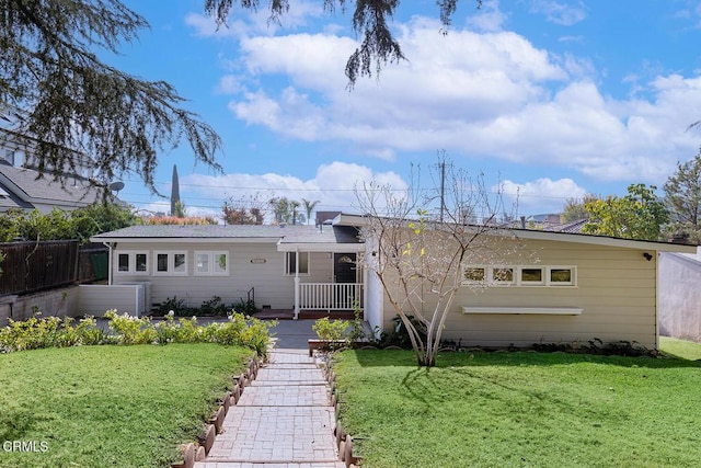 view of front of property featuring a front lawn and a porch