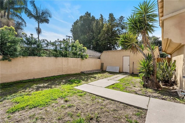 4485 Myrtle Ave, Long Beach, CA 90807 - view of yard with fence