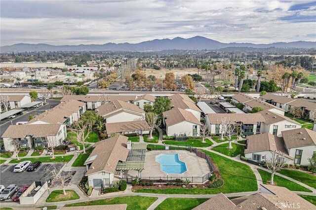 birds eye view of property featuring a mountain view