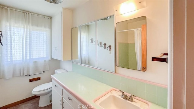 bathroom with toilet, a shower with shower curtain, decorative backsplash, and vanity