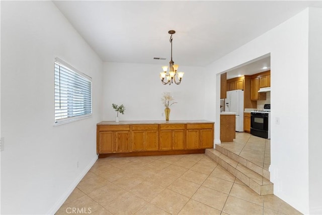 dining area featuring visible vents, a notable chandelier, baseboards, and light tile patterned flooring