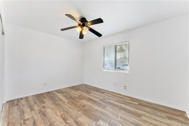 unfurnished room with light wood-style floors, ceiling fan, and baseboards