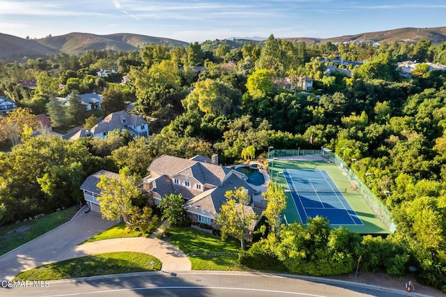 birds eye view of property featuring a mountain view