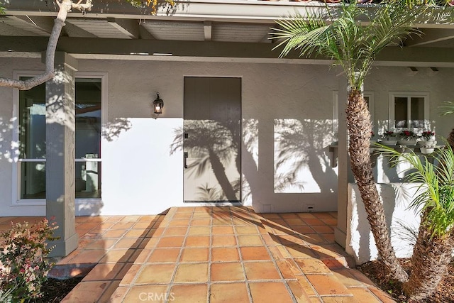 entrance to property featuring a patio