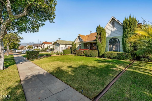 view of front of home featuring a front lawn