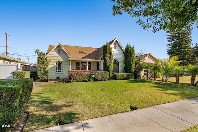 view of front facade featuring a front lawn