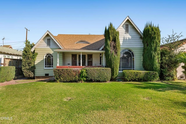 view of front facade with a front lawn