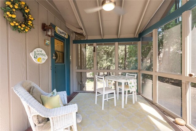 sunroom with lofted ceiling