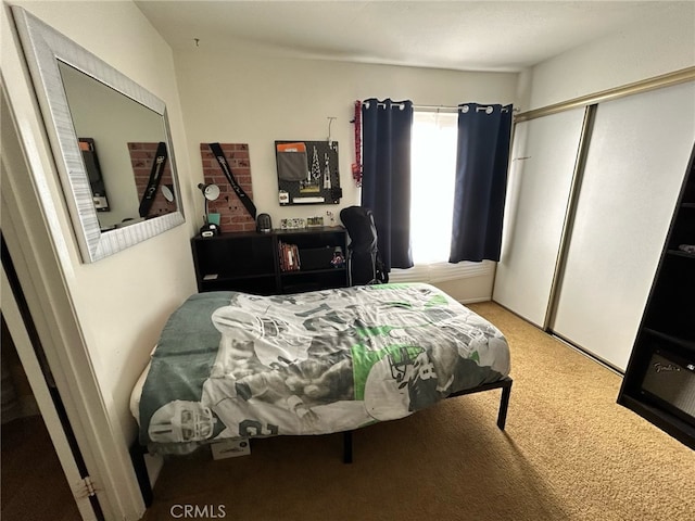 bedroom featuring carpet and a closet