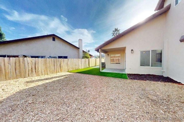 view of yard featuring a patio area