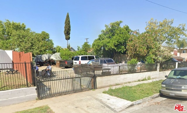 Listing photo 2 for 11251 S New Hampshire Ave, Los Angeles CA 90044