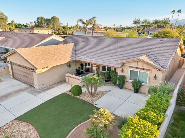 view of front of property with a front yard