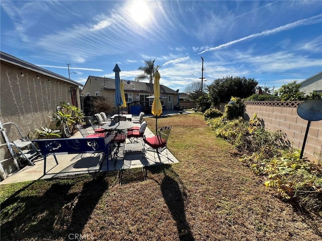 view of yard with a patio area