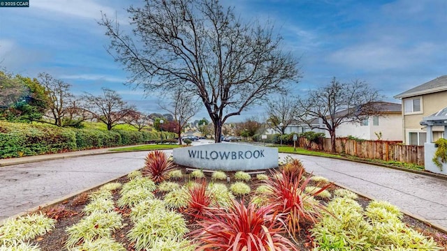 view of community / neighborhood sign