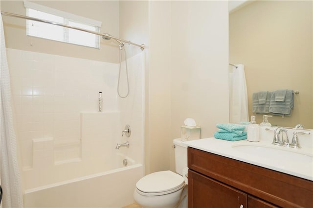 full bathroom featuring shower / bath combo with shower curtain, toilet, and vanity