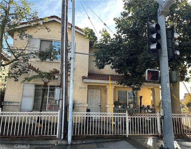 view of front of property