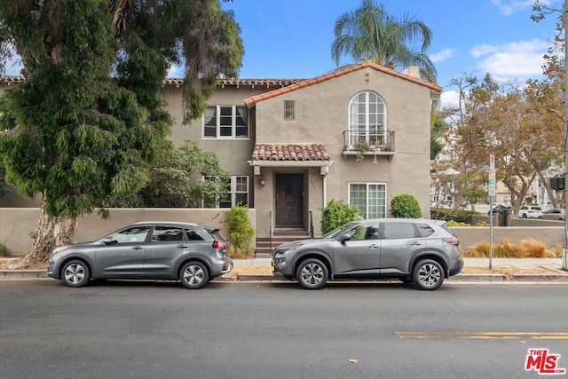 view of mediterranean / spanish-style house