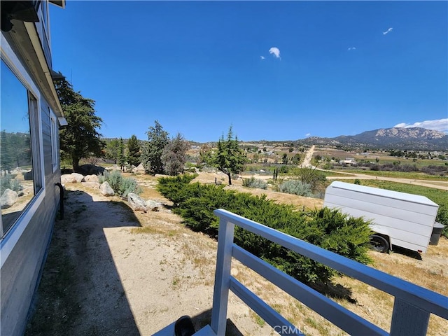 view of yard with a mountain view