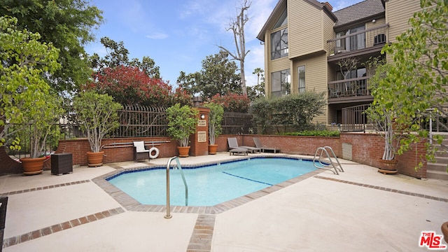 view of swimming pool featuring a patio