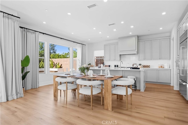 dining room featuring light wood-style flooring, visible vents, and recessed lighting