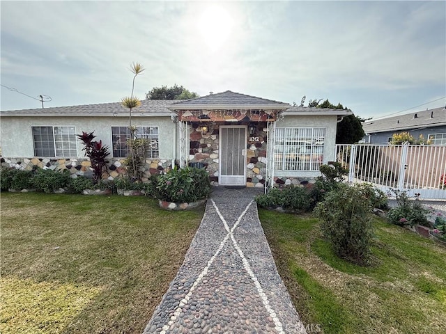 view of front of house with a front lawn