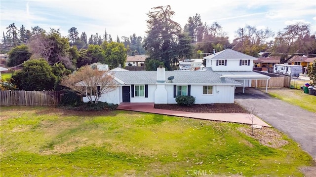 view of front of home with a front lawn