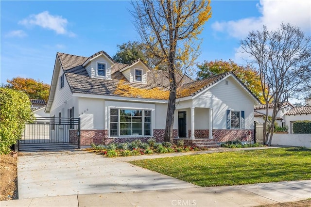 view of front of house featuring a front yard