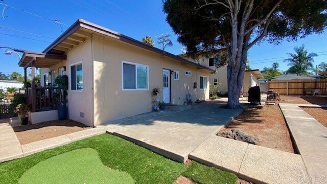 view of front of property with a patio area