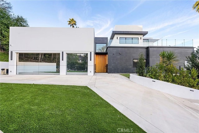 modern home featuring a front lawn