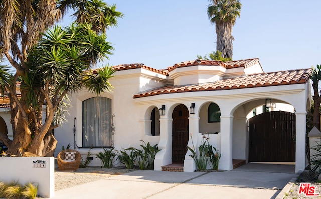 view of mediterranean / spanish-style home