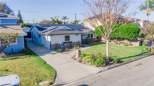 view of front of house featuring a front yard and solar panels