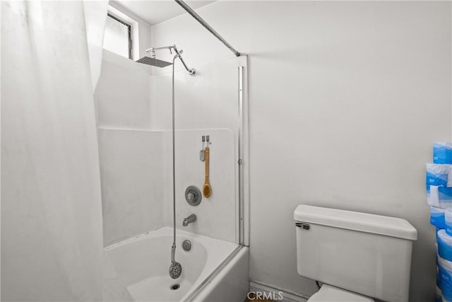 bathroom featuring toilet and shower / tub combo with curtain