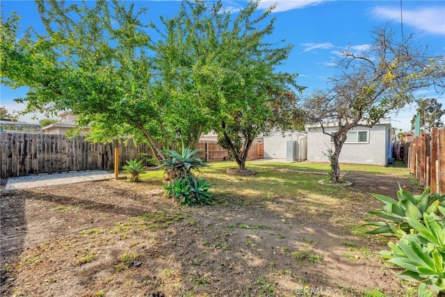 view of yard featuring a fenced backyard