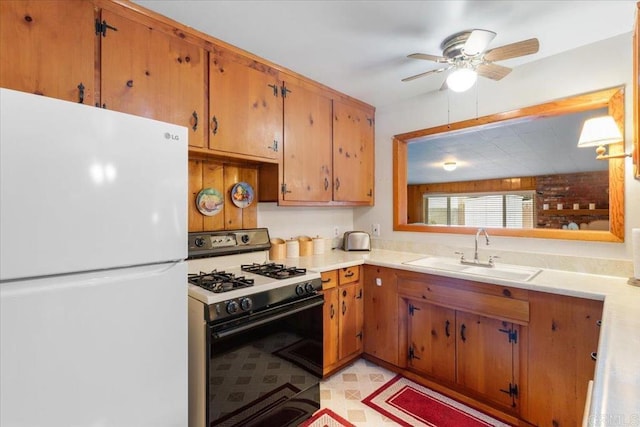 kitchen featuring ceiling fan, decorative light fixtures, sink, and white appliances