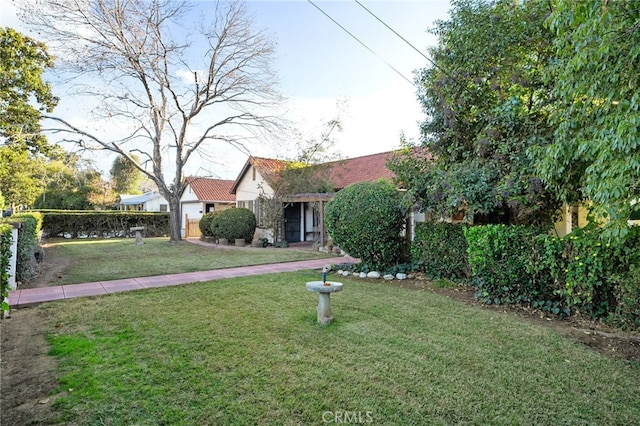 view of front of property with a front yard