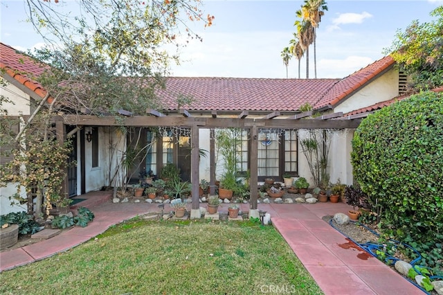 view of yard featuring a pergola and a patio area