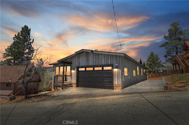 view of front of property featuring a garage