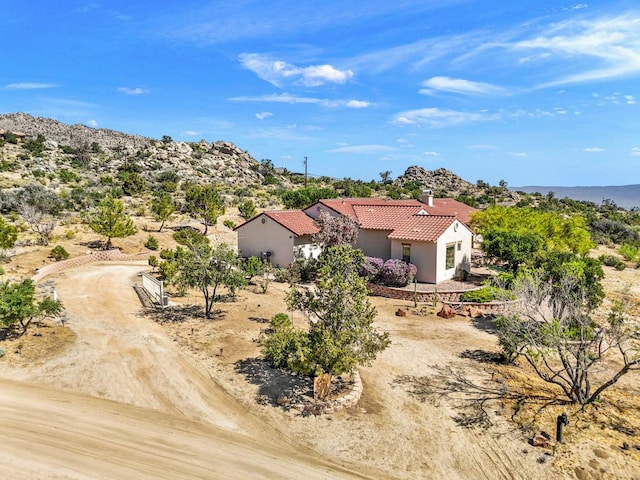 birds eye view of property featuring a mountain view