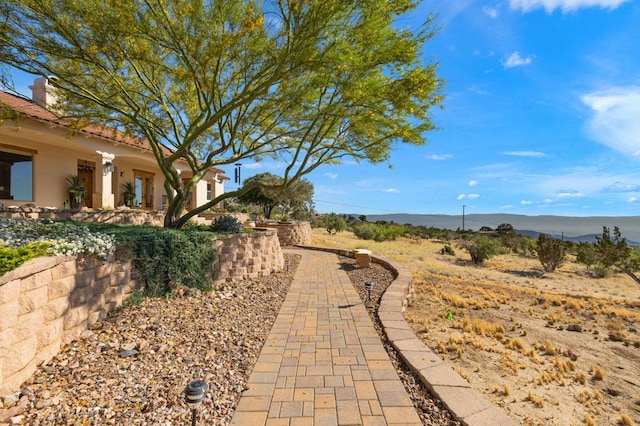 view of yard with a mountain view