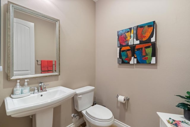 bathroom featuring toilet and sink